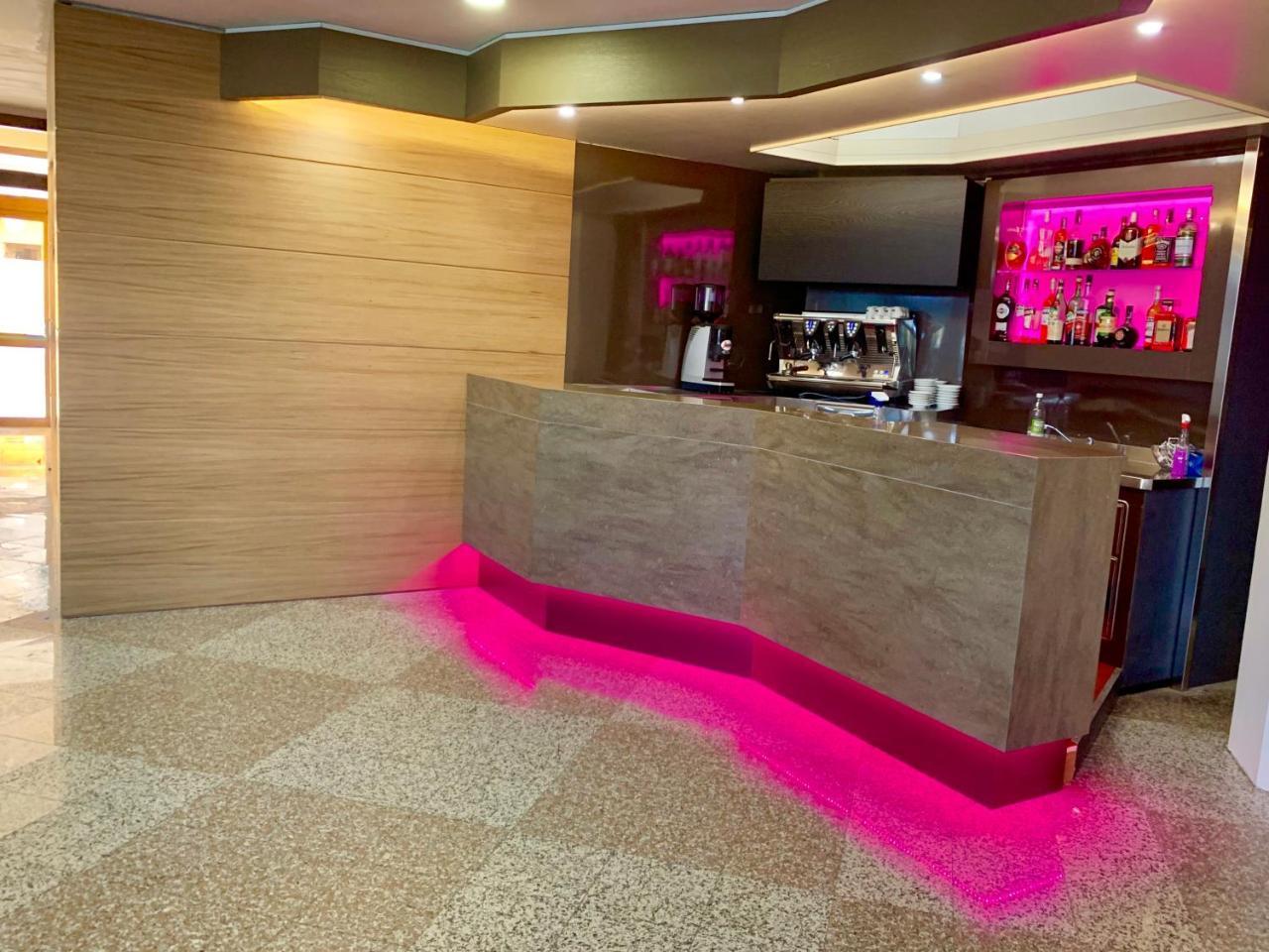 格里洛酒店 阿塞米尼 外观 照片